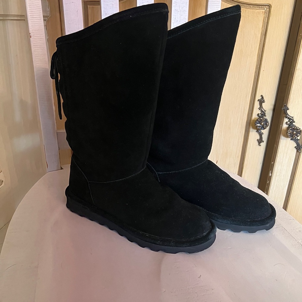 Bearpaw Women’s Boots (Size 7)